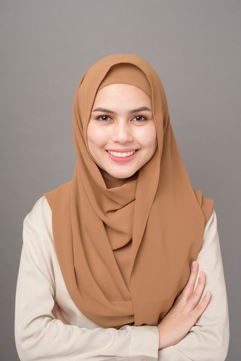 Hijab Portrait, Woman With Hijab, Moodboard Photography, Foto Close Up, Hijab Photo, Linkedin Photo, Hijab Model, Education Student, Headshot Ideas