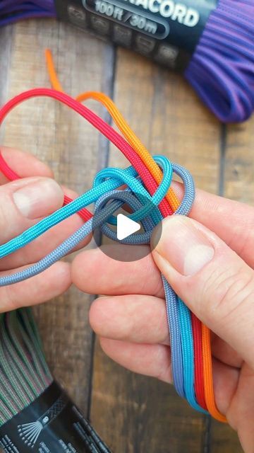 Paracord People Diy How To Make, Paracord Projects Diy Tutorials, Paracord Wristlet, Paracord Projects Diy, Paracord Accessories, Paracord Bracelet Diy, Paracord Tutorial, Paracord Projects, Diy Bracelets Easy