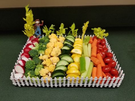 Winnie The Pooh Veggie Tray, Veggie Display, Ripped Recipes, Vegetable Tray, Rabbit Garden, Easter Brunch Food, Brunch Food, Farm Fun, Shower Stuff