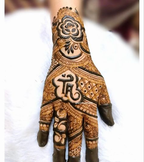 Front Hand Mehndi Designs With Name, Back Hand Mehndi Designs With Name, Mehndi Name, Palm Mehendi, Designer Mehandi, Creative Snapchats, Floral Mehndi, Beautiful Mehndi Designs, Mehndi Mehndi