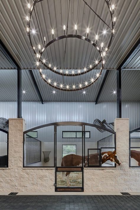 A Modern Metal Masterpiece - STABLE STYLE Luxury Animal Farm, Horse Stable Ideas, Luxury Horse Stalls, Large Window Decor, Horse Barn Interior, Window Ledge Decor, Luxury Horse Stables, Luxury Horse Barns, Horse Stables Design