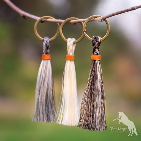 Custom horsehair tassel keychains. Custom horsehair bracelets, horsehair jewelry, and horsehair keepsakes using your horse's hair. Los Angeles, CA. Diy Horsehair Keychain, Horse Hair Keepsakes Diy, Horse Hair Tassels Diy, Diy Horse Hair Ideas, Horse Crafts For Adults, Horse Tail Keepsake, Diy Horse Hair Keepsakes, Horse Hair Projects, Horse Hair Keychain Diy