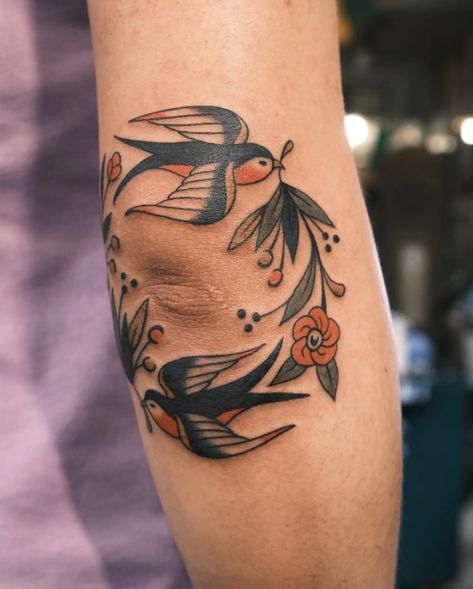 Traditional Tattoo Elbow, Traditional Tattoo Sleeve Filler, Traditional Tattoo Filler, Traditional Tattoo Outline, Traditional Tattoo Woman, Tato Tradisional, Tato Paha, Tattoo Sleeve Filler, Traditional Tattoo Inspiration