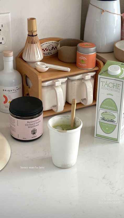 Cute Coffee Set Up, Matcha Station Aesthetic, Matcha Station At Home, Matcha Corner, Tea Corner Ideas, Matcha Station, Matcha Bars, Coffee Station Kitchen, Mini Cafe