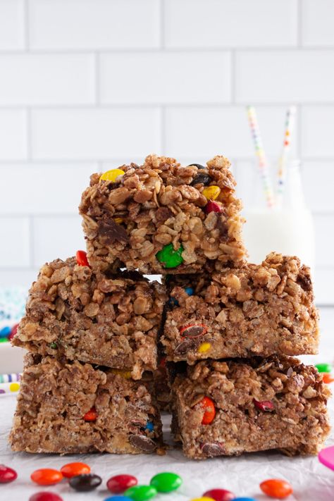 Monster Rice Crispy Treats, Monster Rice Krispie Treats, Gluten Free Christmas Recipes, Chocolate Christmas Cookies, Healthier Snacks, Monster Cookie, Rice Krispie Cereal, Candy Bark, Dessert Recipies