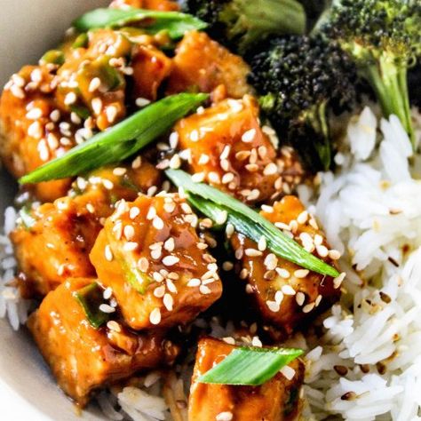 Peanut Sauce Tofu, Tofu Dinner Recipes, Tofu Dinner, Lunch Quick, Tofu Recipes Healthy, Easy Peanut Sauce, Tofu Recipes Easy, Grilled Broccoli, Light Diet