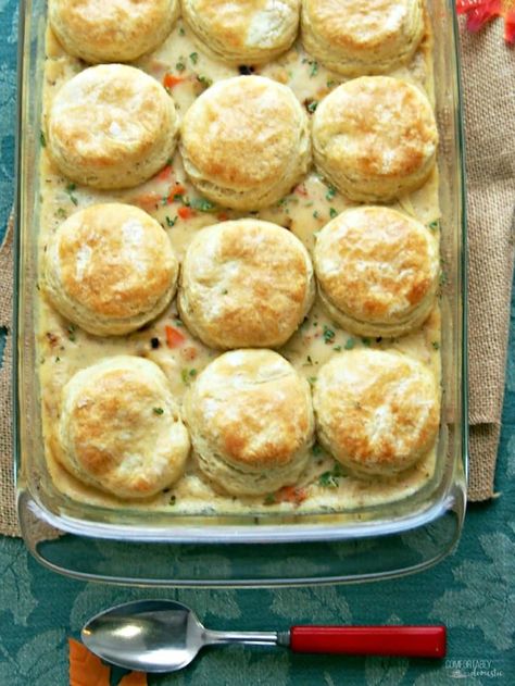 Turkey-Biscuit-Casserole is a delicious dish that makes great use of leftover turkey or chicken. The creamy casserole features an easy homemade sauce that is studded with vegetables and topped with golden, buttery biscuits. Cubed Turkey Recipes, Turkey Biscuit Casserole, Bbq Leftovers, Easy Leftover Turkey Recipes, Creamy Casserole, Turkey Pot Pie Recipe, Biscuit Casserole, Leftover Turkey Casserole, Leftover Casserole