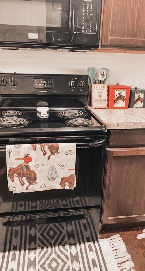 Farmhouse Western Kitchen, Camper Western Decor, Western Kitchen Counter Decor, Small Western Home Decor, Country Western Kitchen, Western Apartment Decor Kitchen, Western Living Room Paint Colors, Small Western Kitchen, Apartment Decorating Western