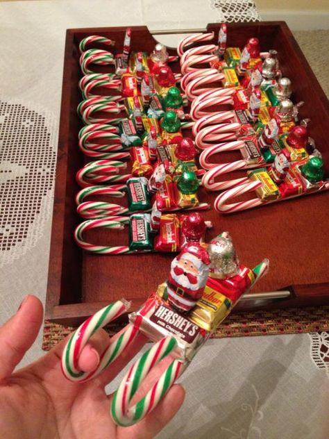 Christmas Sleigh Candy, Candy Santa Sleigh Diy, Santa Candy Sleigh, Candy Sleighs For Christmas, Santa Sleigh Candy, Christmas Homemade Gifts, Christmas Jar Gifts, Christmas Candy Crafts, Easy Christmas Crafts For Kids