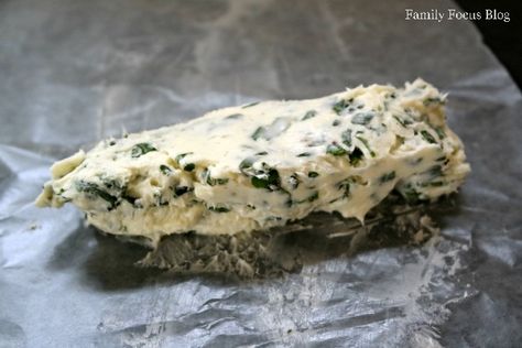 Basil Butter with Lemon Garlic Butter Recipe, Compound Butters, Basil Recipes, Flavored Butter, God Mad, Compound Butter, Herb Recipes, Lemon Basil, Butter Spread