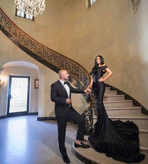 Stairs Photoshoot, Queen Photography, Wedding Fotos, Groom To Be, Photoshoot Engagement, Couple Engagement Pictures, Bridal Gallery, Engagement Pictures Poses, Anniversary Photoshoot