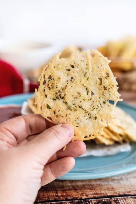 Parmesan Crisps Recipe, Parmesan Cheese Crisps, Parmesan Chips, Cheesy Snack, Sweet Potato Skins, Parmesan Crisps, Cheese Chips, Cheese Crisps, Cheese Snacks