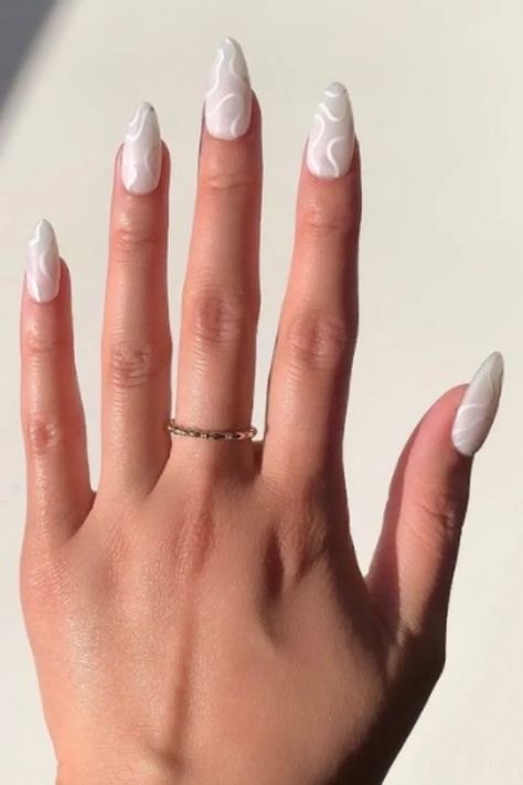 Gel Nail White Designs, Nail Art Ete 2022, White Nail With Glitter, White Aesthetic Nails, Prom Nails White, White Nails With Glitter, Nail Art Blanc, Spring Break Nails, Cute Summer Nail Designs