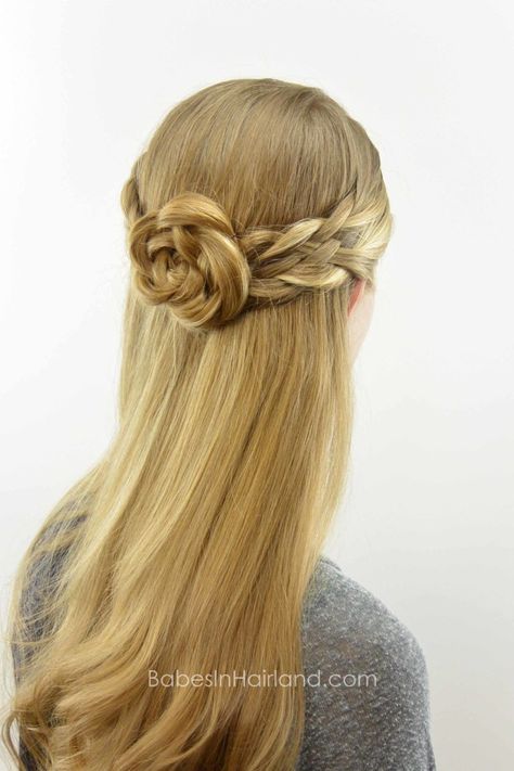 Hair Flower Braid, Flower Braid Hair, Flower Braid, Blond Hairstyles, Medium Hair Braids, Flower Braids, Hair Streaks, Dance Hairstyles, Braids With Curls