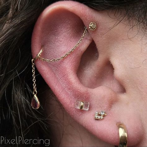 Forward Helix To Helix Chain, Dainty Forward Helix Piercing, Upper Forward Helix Piercing, Industrial With Chain Piercing, High Forward Helix Piercing, Industrial Piercing With Other Piercings, Piercings With Chains, Dangle Industrial Piercing, Helix And Forward Helix Piercing Chain