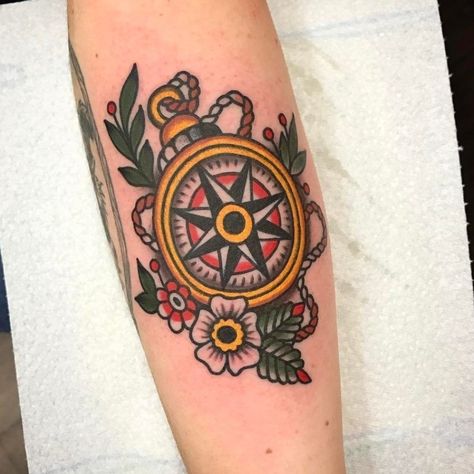 Compass Tattoo Traditional, Traditional Nautical Tattoo, Compas Tattoo, Traditional Compass Tattoo, Traditional Sailor Tattoos, Nautical Tattoo Sleeve, Traditional Tattoo Flowers, Neotraditional Tattoo, Compass Tattoo Design