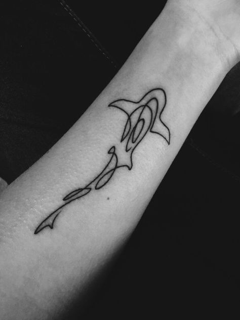 160+ Beautiful Ocean Tattoos Ideas With Meanings (2022) - TattoosBoyGirl Hai Tattoo, Element Tattoo, Stingray Tattoo, Herz Tattoo, Ocean Tattoos, Shark Tattoos, Disney Tattoo, Diy Tattoo, Tattoo Designs And Meanings