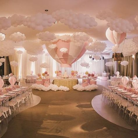 Girl Shower Themes, Hot Air Balloon Party, Idee Babyshower, Twins Baby, Birthday Party Theme Decorations, Girl Baby Shower Decorations, Baby Shower Inspiration