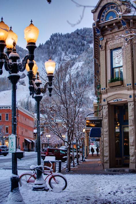 Downtown Aspen Aspen Colorado Cabins, Aspen Colorado Winter, Old Colorado City, Colorado Aesthetic, Colorado Towns, Colorado Cabins, Cabin Aesthetic, Chamonix Mont Blanc, Colorado City