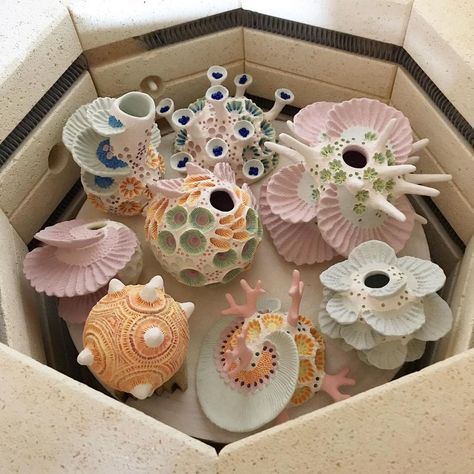 Art Inspiration Sculpture, Ceramics Ideas Sculpture, Ceramic Pieces Ideas, 3d Art Clay, Porcelain Sculpture Ceramics, Porcelain Ceramics Pottery, Ceramic Texture Ideas, Clay Ideas Decor, Ceramic Texture Pattern