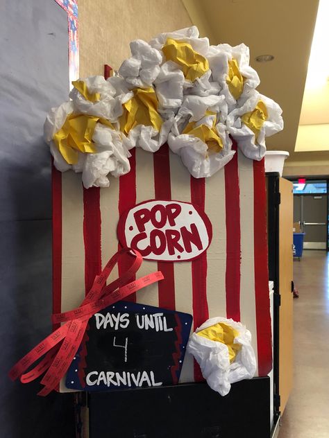 DIY, inexpensive carnival decoration of an oversized popcorn box made with cardboard, paint, construction paper, tissue paper, and some glue. Popcorn Parade Float Ideas, Tissue Paper Popcorn, Carnival Decorations Diy, Diy Carnival Decorations, Circus Decorations Diy, Carnival Photo Props, Hollywood Homecoming, Carnival Fundraiser, Math Carnival