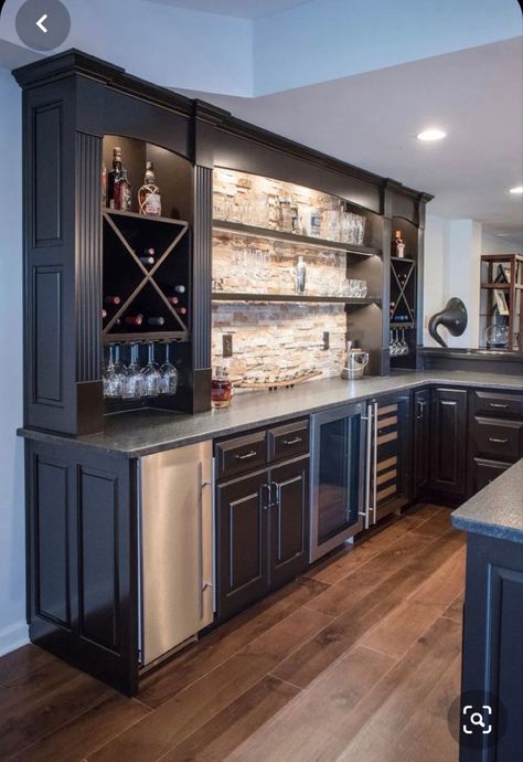 Wet Bar Basement, Basement Wet Bar, Basement Bar Plans, Basement Bar Design, Basement Kitchenette, Home Bar Rooms, Modern Home Bar, Bar Sala, Basement Living