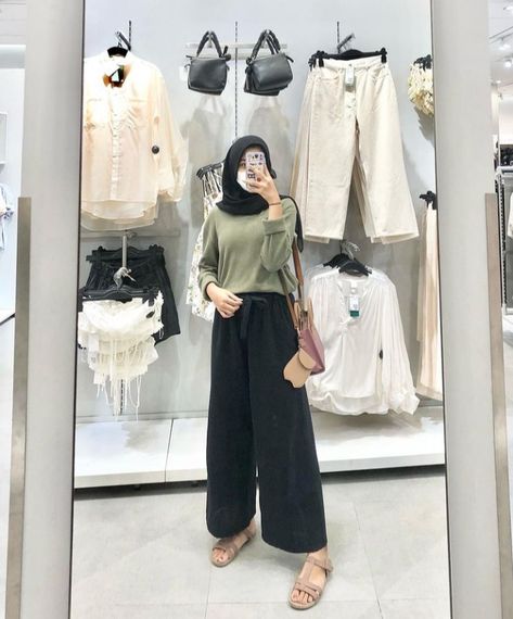 Ootd Kulot Item, Outfit Celana Kulot Hitam, Outfit Celana Hitam, Outfit Kulot Hitam, Style Celana Kulot, Style Kulot, Outfit Celana Kulot, Outfit Kulot, Simple Outfits Hijab