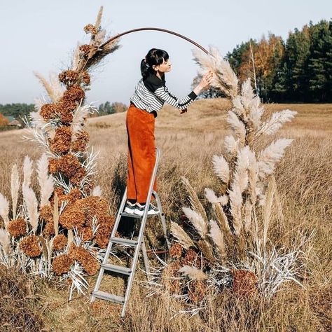 Delicate Arch, Festival Bride, Pampas Gras, Ceremony Arch, Wedding Boho, Wedding Cake Designs, Pampas Grass, Bohemian Wedding, Rehearsal Dinner