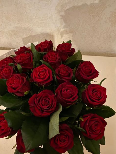 Bouquet Of Red Roses, Whats Wallpaper, Rose Flower Pictures, Red Bouquet, Aesthetic Roses, Boquette Flowers, Red Rose Bouquet, Nothing But Flowers, Flower Therapy