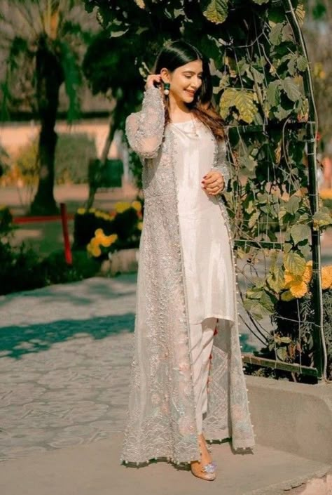 Lace Dress Design For Wedding Guest, Dresses For Sisters Wedding, Coat Style Pakistani Dresses, Net Material Dress Design, Wedding Clothes Pakistani, Suit Pose, Satin Sarees, Casual Bridal Dress, Simple Suit