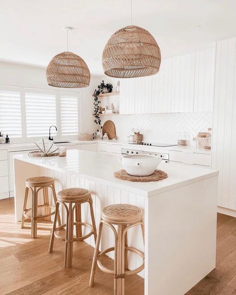 Wanderlust Lighting on Instagram: “The most beautiful kitchen of @our.home.trio featuring a pair of Bonnie’s. Coastal perfection! • • 📷: @our.home.trio #lighting…” White Kitchen Wooden Floor, Kitchen Living Room Dining Room Combo, Lighting Over Kitchen Table, Sandy Kitchen, Breakfast Bar Design, Coastal Modern Kitchen, White Coastal Kitchen, Open Kitchen Living Room, Kitchen Neutral