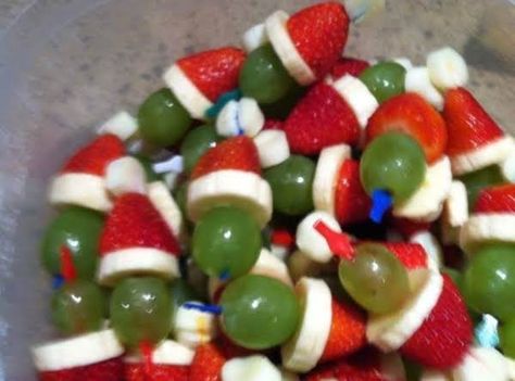 Christmas Grinch Kabobs Grinch Fruit Kabobs, Grinch Kabobs, Kabob Skewers, Grinch Party, Fruit Kabobs, Holiday Snacks, 5 Elements, Veggie Tray, Banana Slice