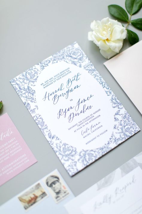 Dutch-delft-themed wedding stationary Delft Blue Wedding, Delft Wedding, Reception Venue Ideas, Chinoiserie Invitation, Chinoiserie Wedding, Wedding Photo Booth Props, Dutch Delft, Chinoiserie Vase, Small Wedding Cakes