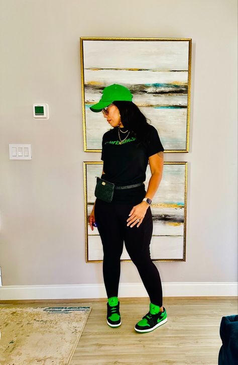 Lucky green jordan 1 Green Sneakers Outfit, Lucky Green Jordan 1, Smart Casual Women Outfits, Smart Casual Women, Outfit Inspiration Women, Tennis Shoes Outfit, Winter Fashion Outfits Casual, Lucky Green, Chill Outfits