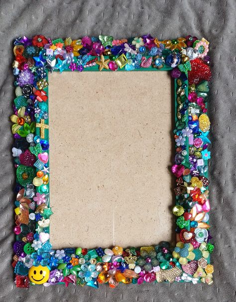 Crafty Picture Frames, Beaded Picture Frames, Perler Bead Picture Frames, Decorated Picture Frames, 3d Collage, Magnet Crafts, Motivation Poster, Picture Frame Decor, Bead Frame