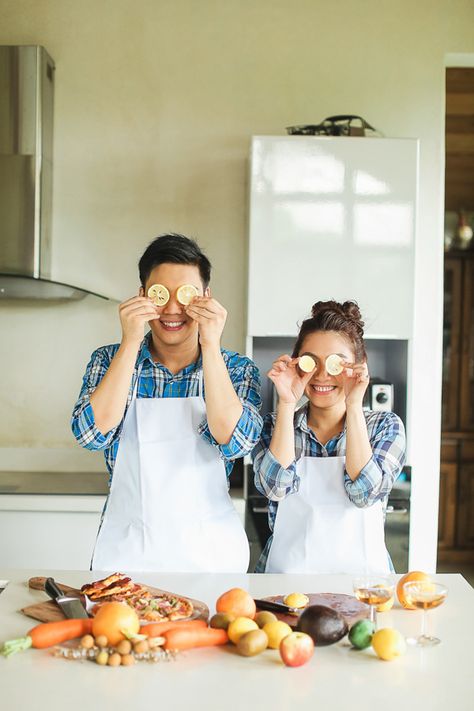 Prewed Casual, Prenup Photos Ideas, Prenuptial Photoshoot, Pose Prewedding, Breakfast Photography, Cooking Photos, Bride And Breakfast, Korean Wedding Photography, Pre Wedding Shoot Ideas