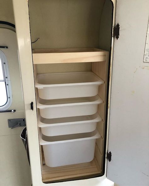 Vintage Camper Storage Ideas, 13 Ft Scamp Trailer Remodel, Scamp Trailer Storage Ideas, Camper Clothes Storage Ideas, Husbil Makeover, Camper Storage Ideas, Scamp Camper, Scamp Trailer, Boler Trailer