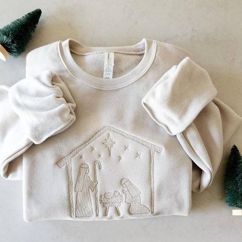 The perfect Holiday themed crewneck for this Christmas season! Snuggle up in the coziest sweatshirt ever! This sweatshirt is so buttery soft and not super thick, giving it a nice light weight feel.  TO ADD EXTRA EMBROIDERY TO SLEEVE CUFF: https://www.etsy.com/listing/1299089179/additional-embroidery-on-sleeve-cuff - Add this link to your cart during check out, please provide info that you would like on the sleeve. Provide the font and design (name, initials, date, tiny heart, etc.). Sleeve embro Holiday Sweatshirts Cricut, Christmas Embroidery Crewneck, Christmas Crewneck Sweatshirt Embroidery, Cute Diy Crewnecks, Modern Machine Embroidery Designs, Embroidery Ideas Machine, Simple Embroidered Sweatshirt, Machine Embroidered Gifts, Baby Blanket Embroidery Ideas