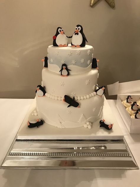 Penguin themed winter wedding cake Penguin Wedding Theme, Enchanted Forest Wedding Dress, Penguin Wedding Cake, Happy Facts, Penguin Wedding, Penguin Cake, Vintage Cabbage Patch Dolls, Penguin Cakes, Winter Wedding Cake