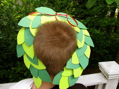 Preescolar Artesanía para Niños *: Olímpico Corona de Laurel Crown Craft 1 Olympic Wreath, Laurel Wreath Diy, Ancient Rome Projects, Laurel Wreath Crown, Crown Paper, Ancient Olympic Games, Olympic Crafts, Wreath Crown, Olympics Activities