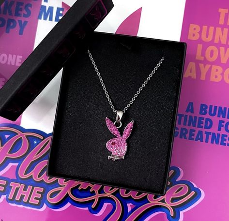 Playboy Necklace, 2000s Girls, Streetwear Cute, Bunny Necklace, Club Dance, Sugar Thrillz, Regina George, Legally Blonde, Von Dutch