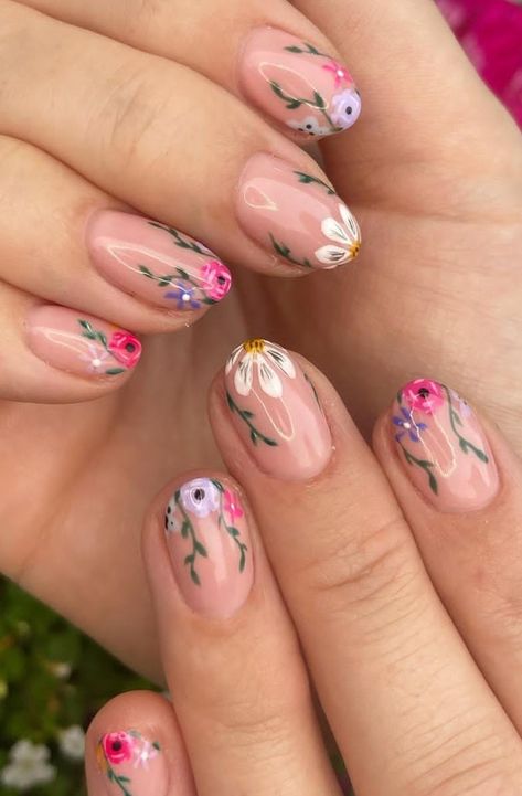 Floral Nails Colorful, Wedding Nails Floral Design, Heels 2023 Summer, Flower Nails For Wedding, Wildflower Acrylic Nails, Short Nail Art Flower, Short Nail Floral Designs, Wildflower Nails Acrylic, Detailed Flower Nails