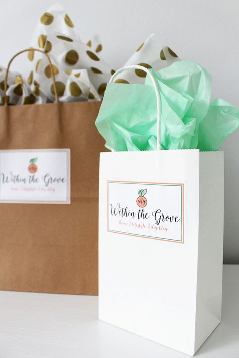 Creating Labels for Small Business Shopping Bags Retail Bags Ideas, Small Business Shopping Bags, Small Business Bags Ideas, Boutique Bags Packaging, Small Business Packaging Ideas Gift Bags, Labels For Small Business, Bags For Small Business, Wedding Goodie Bags, Tote Bag Business