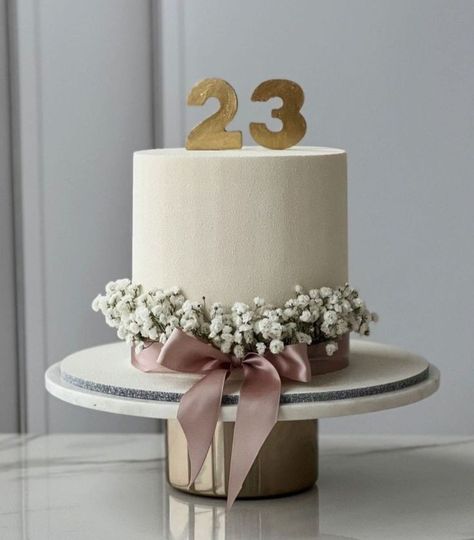 Simple Feminine Birthday Cake, Elegant Mini Cakes, How To Make Cake Cream At Home, Creative Birthday Cakes For Women, Simple Cake Designs Birthday Classy, Minimal Cake Design Birthday, Simple Anniversary Cake Designs, 2 Layer Cake Design, Simple Cake Designs For Beginners