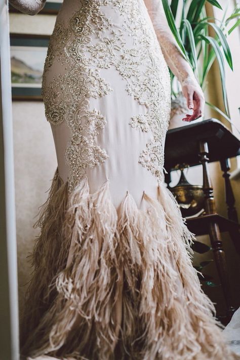 The 7 Wedding Dress Trends for Spring/Summer 2016 | http://www.tulleandchantilly.com/blog/the-7-wedding-dress-trends-for-springsummer-2016/ Wedding Dress With Feathers, 20s Wedding, Dress With Feathers, 1920s Wedding, 2015 Wedding Dresses, Gatsby Wedding, Wedding Robe, Country Wedding Dresses, Roaring Twenties