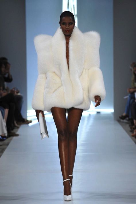 ꨄ on Twitter: "This coat from Alexandre Vauthier fall 2009 is absolutely gorgeous… " Alexandre Vauthier, Ropa Diy, Dark Skin Women, White Fur, Fashion Weeks, Fur Fashion, Fashion Industry, Short Skirt, Looks Vintage