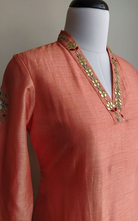 Work Kurta Designs Women, Work Kurta Designs, Back Gala Design, V Neck Kurti Design, Modern Kurti, Umbrella Kurti, Neck Patterns For Kurtis, Plain Kurti Designs, Chudidhar Neck Designs