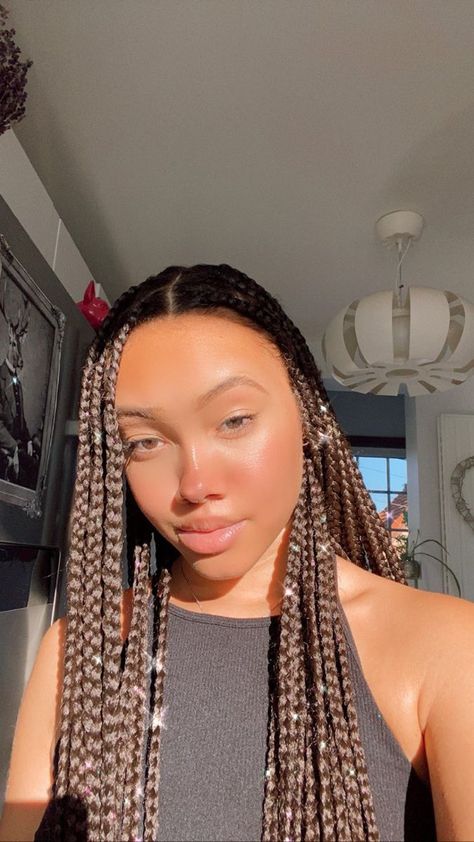 Braids For Light Skin Women, Box Braids Designs, Hair Braids Styles, Baddie Selfie, Knotless Styles, Braided Cornrows, Cornrows Box Braids, Braids Designs, Brown Box Braids