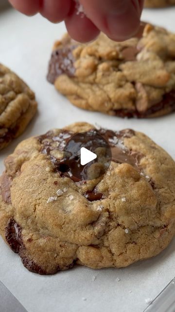 Jessica Holmes on Instagram: "New York-style Cookies forever ❤️ I just hit publish on a full video tutorial on how to make my copycat Levain Bakery Cookies. Think BIG, bold, chocolate-laden cookies that DON’T spread too much in the oven 👊🏻 Ready to EAT in under 40 minutes. You can find the recipe on sweetestmenu.com, the FULL video on @youtube OR comment RECIPE below and I’ll DM you the link 💃

#cookies #newyork #nycookies #recipe #baking #easyrecipe" Levain Bakery Cookies, Cookies Nyc, New York Cookies, Bakery Cookies, Levain Bakery, Recipe Baking, Nyc Food, New York Style, Think Big