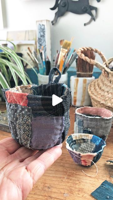 Slow Stitch Vessel, How To Make Stitch Pots, Stitch Pots Tutorial, Fabric Vessels How To Make, Scrap Fabric Crafts Diy, Stitch Pots, Fabric Vessels, Boro Bag, Fabric Containers